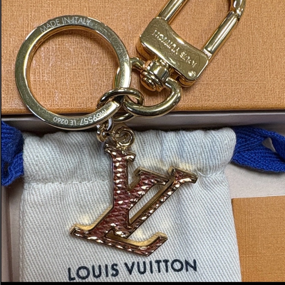 Louis Vuitton 🌼Full inclusion 🌼 Porte-Cles Nanogram Gold Keychain. - Picture 6 of 12